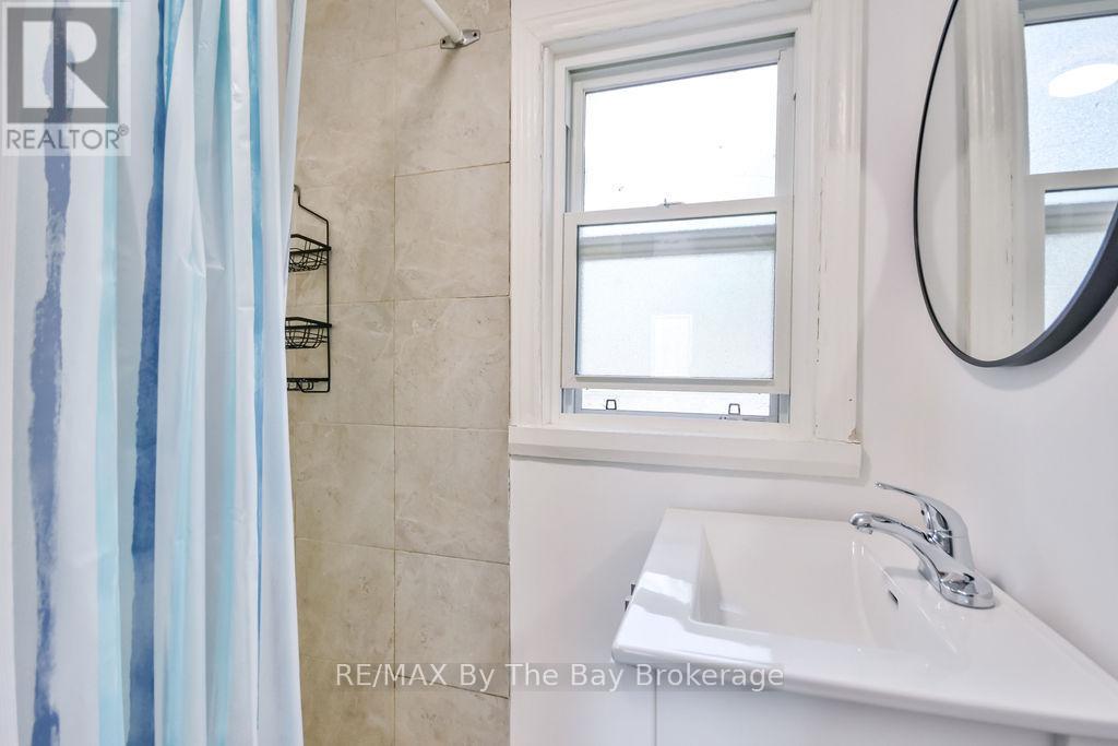 1 - 1067 Mosley Street, Wasaga Beach, ON - Indoor Photo Showing Bathroom