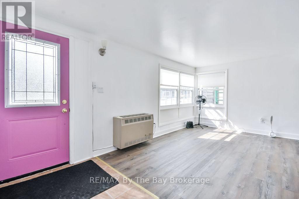 1 - 1067 Mosley Street, Wasaga Beach, ON - Indoor Photo Showing Other Room