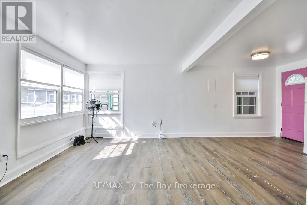 1 - 1067 Mosley Street, Wasaga Beach, ON - Indoor Photo Showing Other Room