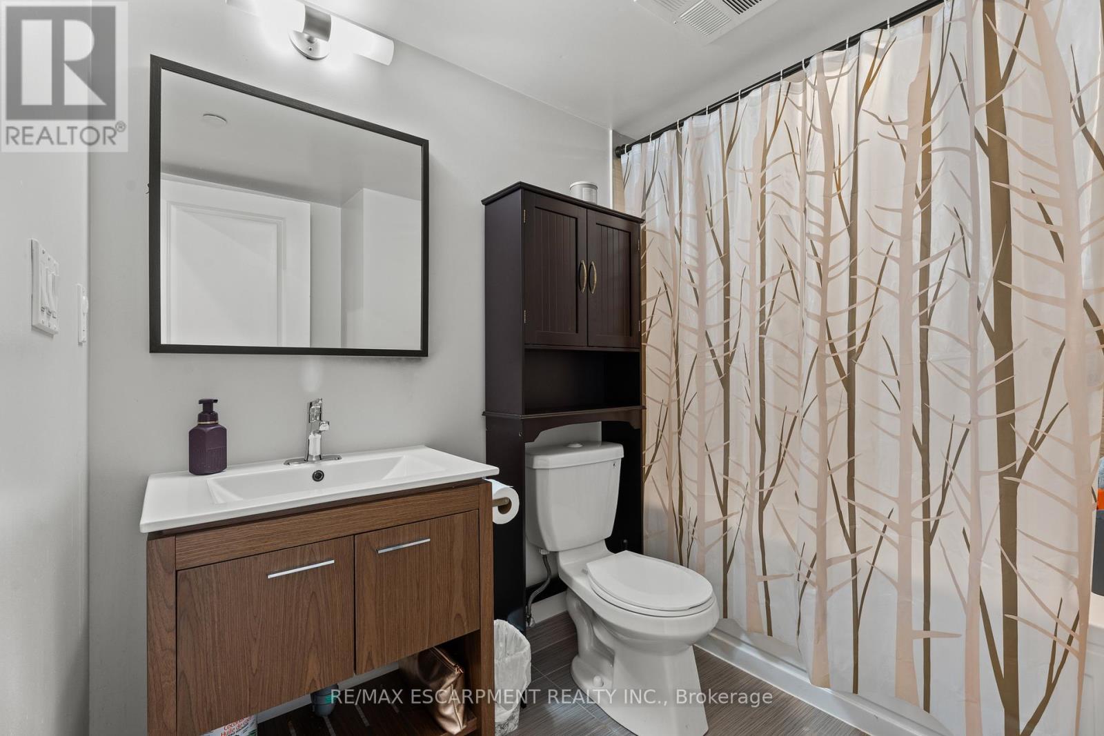 104 - 80 Esther Lorrie Drive, Toronto, ON - Indoor Photo Showing Bathroom