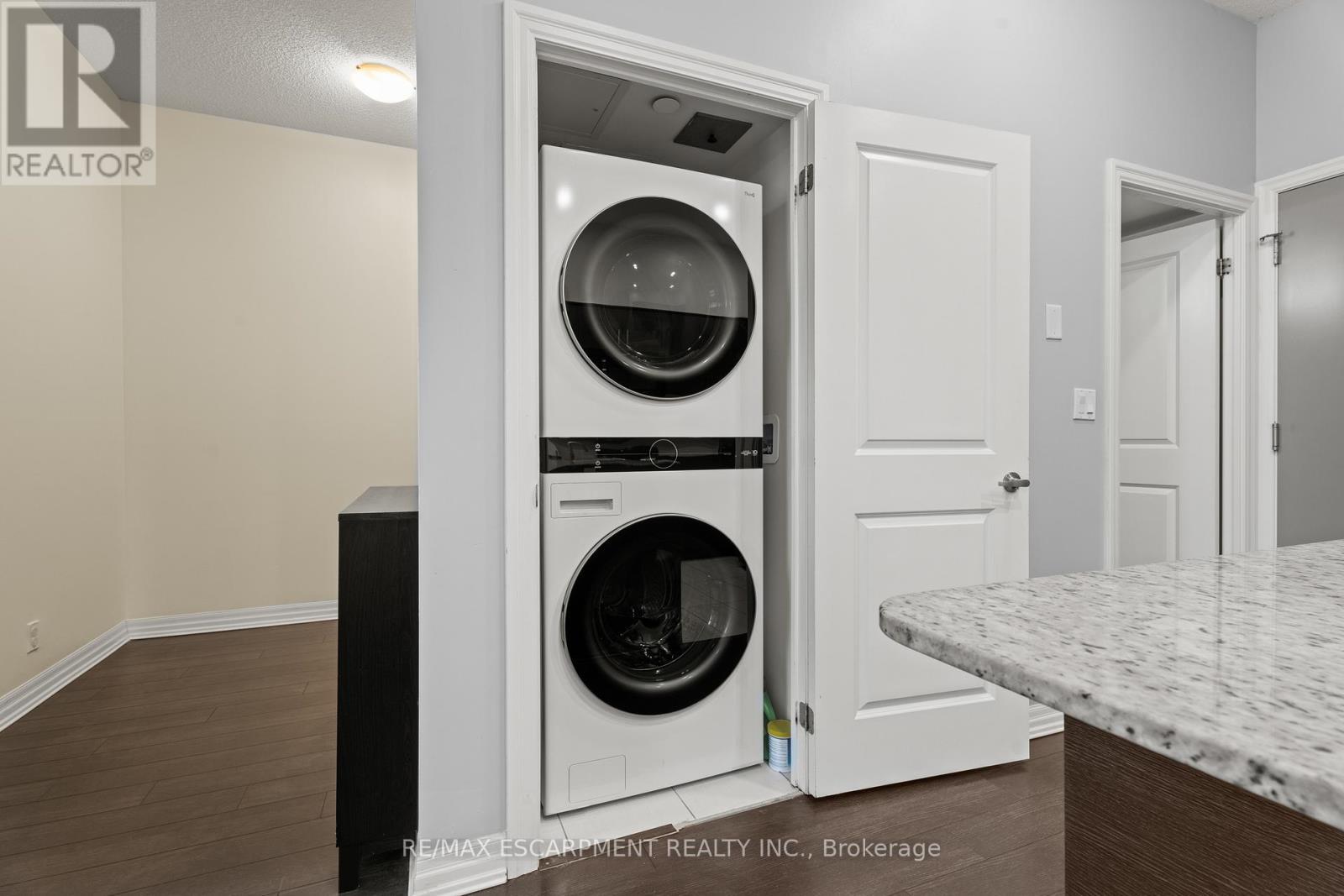 104 - 80 Esther Lorrie Drive, Toronto, ON - Indoor Photo Showing Laundry Room