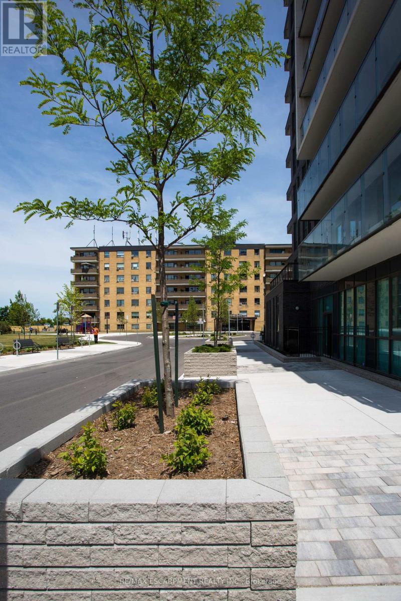 104 - 80 Esther Lorrie Drive, Toronto, ON - Outdoor