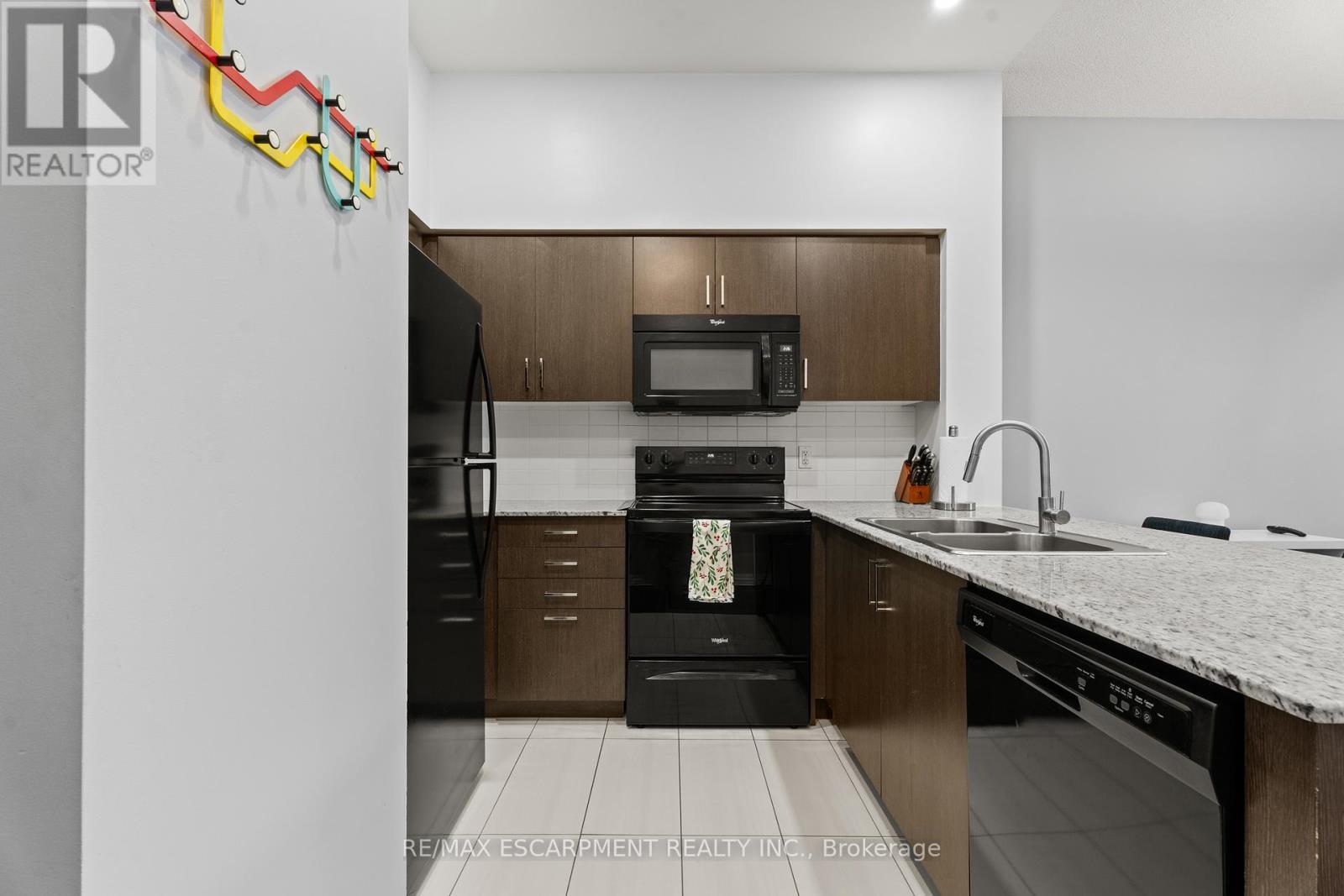 104 - 80 Esther Lorrie Drive, Toronto, ON - Indoor Photo Showing Kitchen With Double Sink