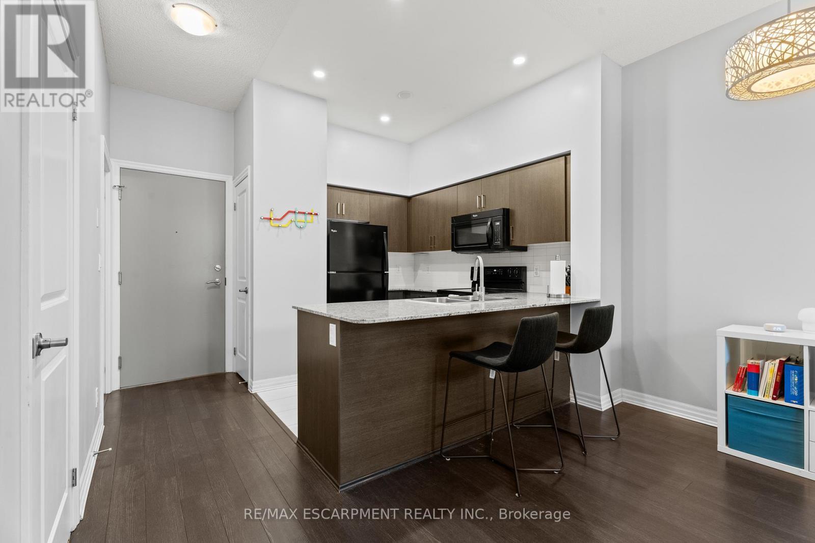 104 - 80 Esther Lorrie Drive, Toronto, ON - Indoor Photo Showing Kitchen