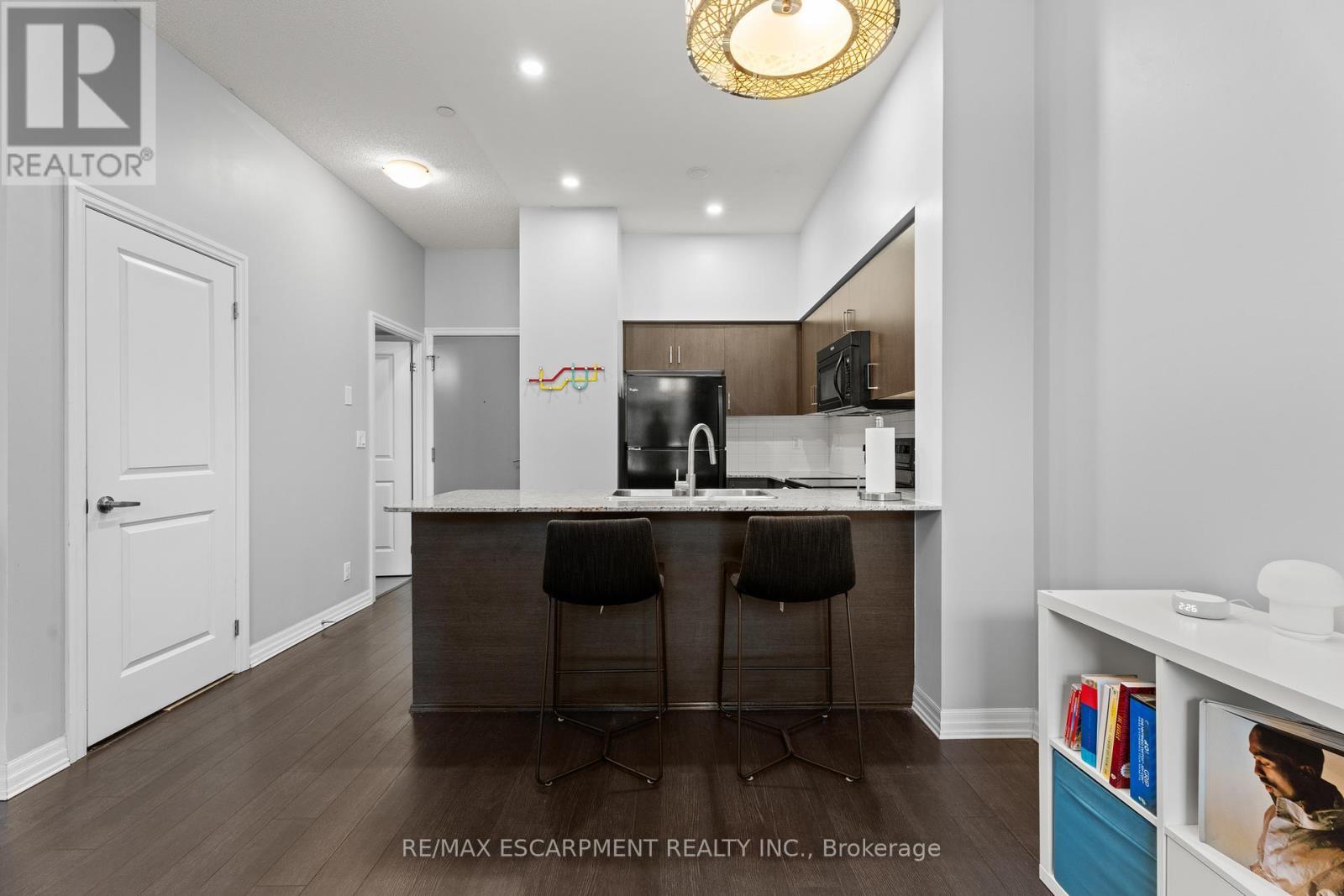 104 - 80 Esther Lorrie Drive, Toronto, ON - Indoor Photo Showing Kitchen