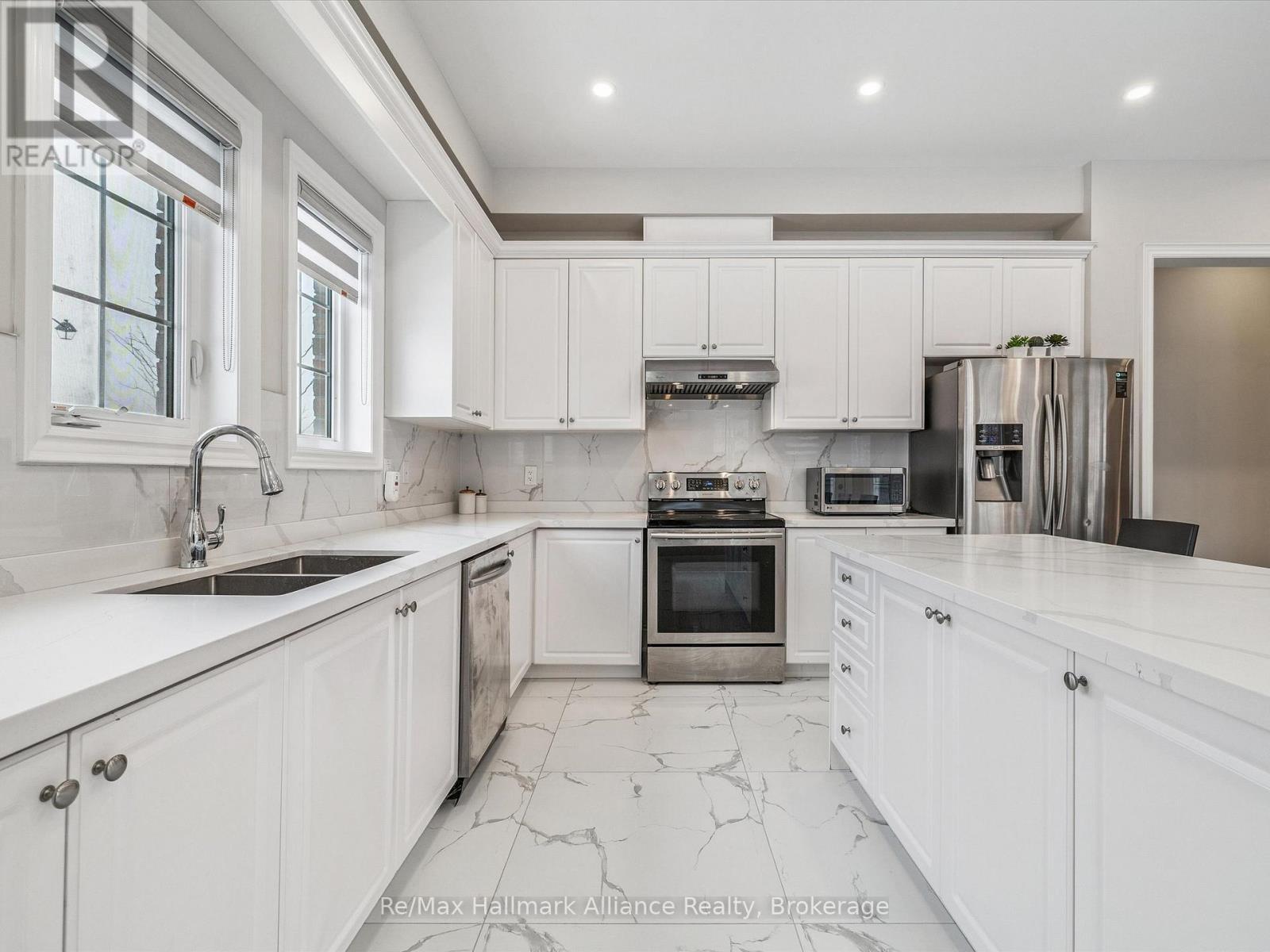 425 Threshing Mill Boulevard, Oakville (Jm Joshua Meadows), ON - Indoor Photo Showing Kitchen With Double Sink With Upgraded Kitchen