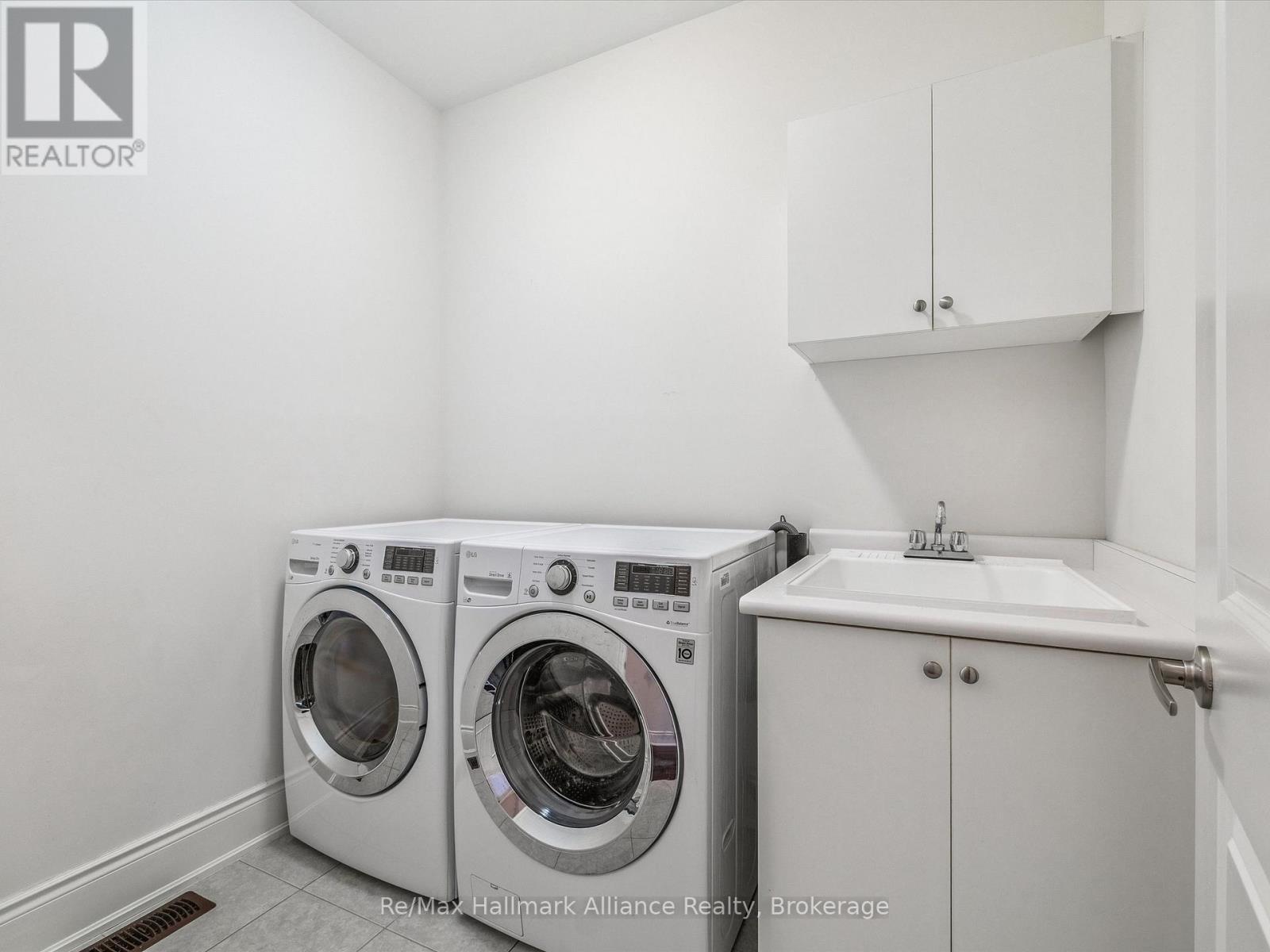 Upper Floor Laundry - 425 Threshing Mill Boulevard, Oakville (Jm Joshua Meadows), ON - Indoor Photo Showing Laundry Room