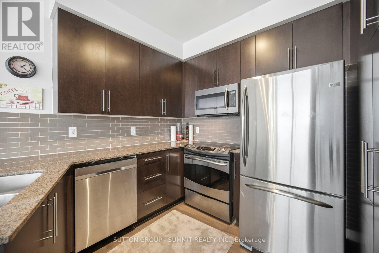 1705 - 223 Webb Drive, Mississauga, ON - Indoor Photo Showing Kitchen With Stainless Steel Kitchen With Upgraded Kitchen