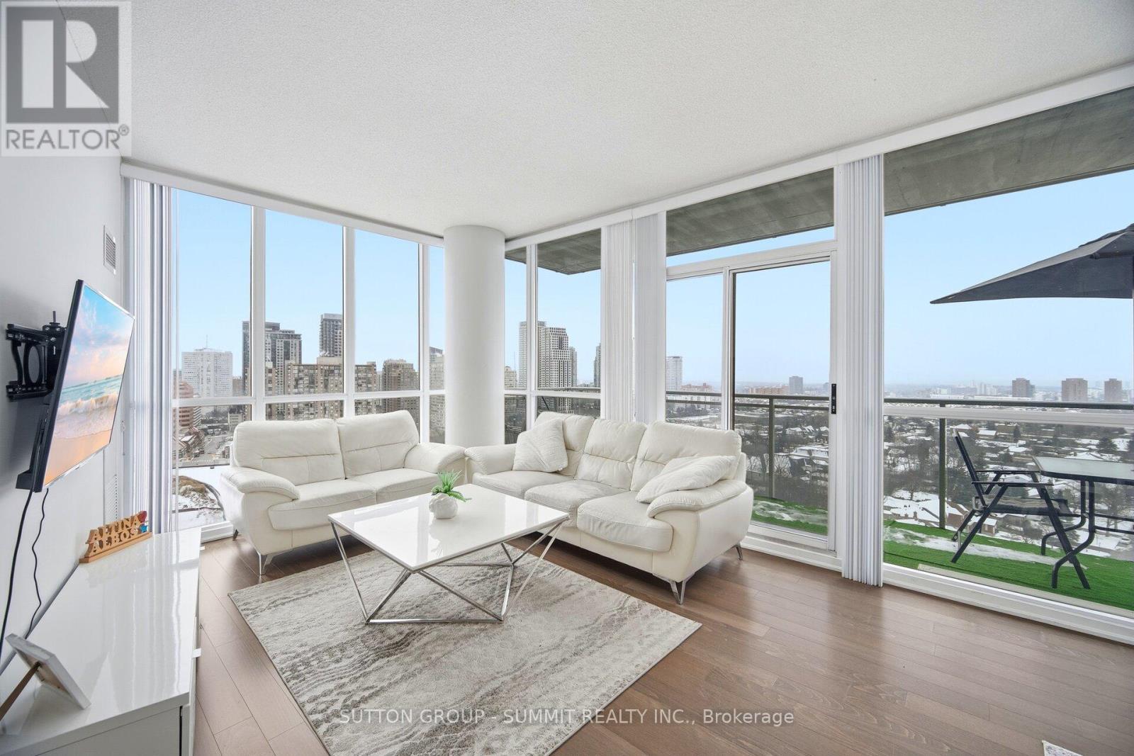 1705 - 223 Webb Drive, Mississauga, ON - Indoor Photo Showing Living Room