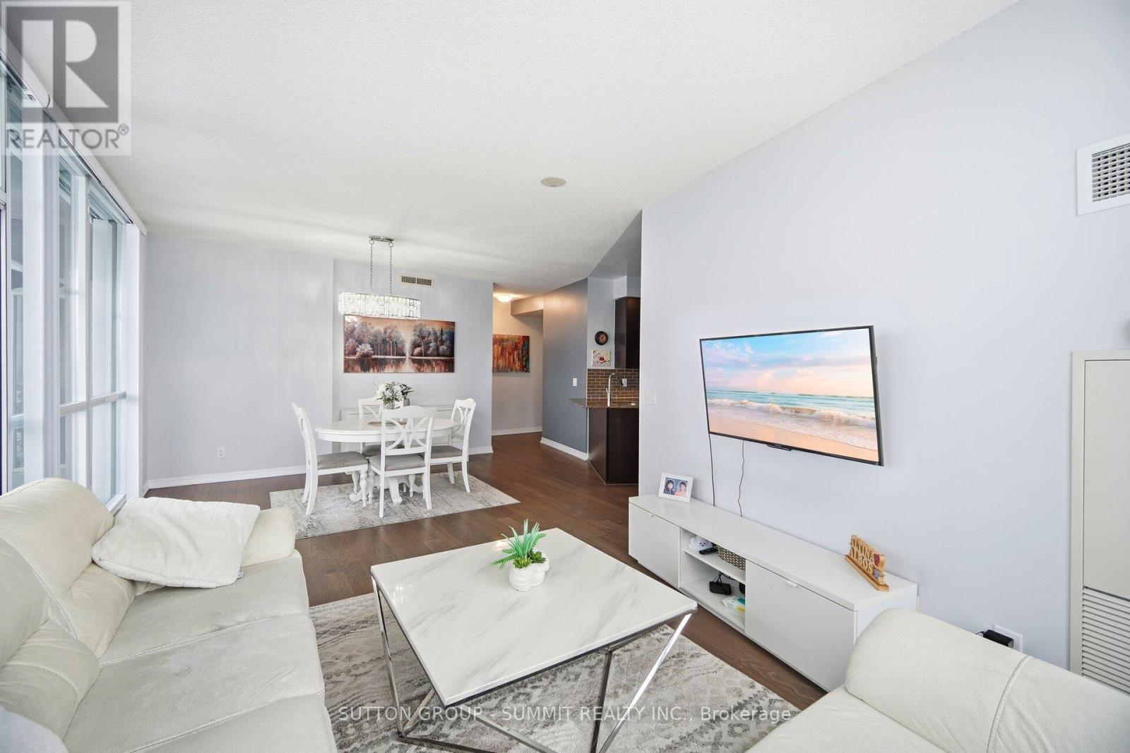 1705 - 223 Webb Drive, Mississauga, ON - Indoor Photo Showing Living Room