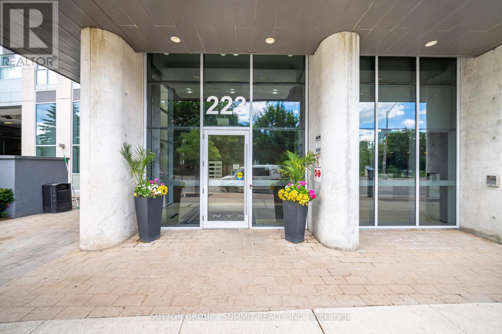 1705 - 223 Webb Drive, Mississauga, ON - Outdoor With Exterior