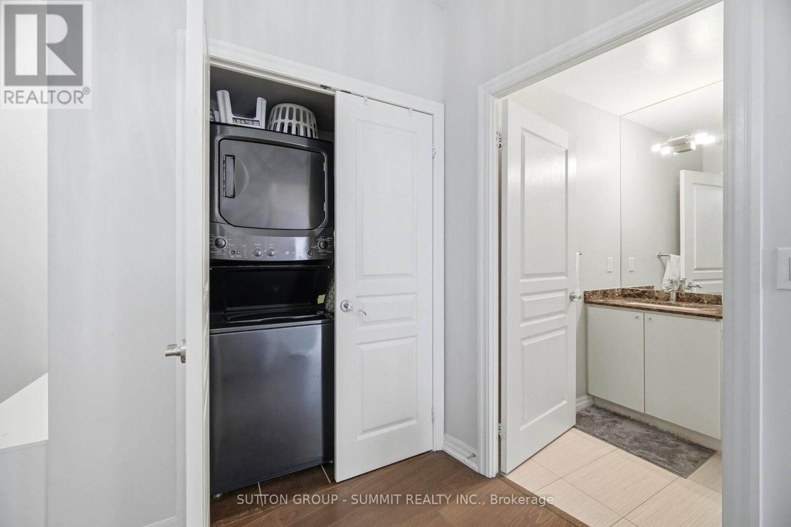 1705 - 223 Webb Drive, Mississauga, ON - Indoor