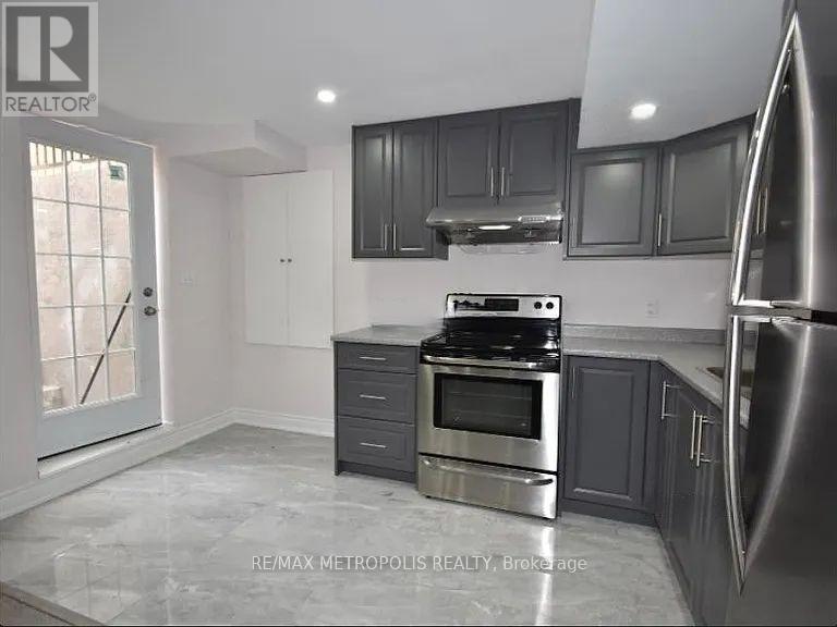 Bsmt - 25 Frampton Road, Brampton, ON - Indoor Photo Showing Kitchen