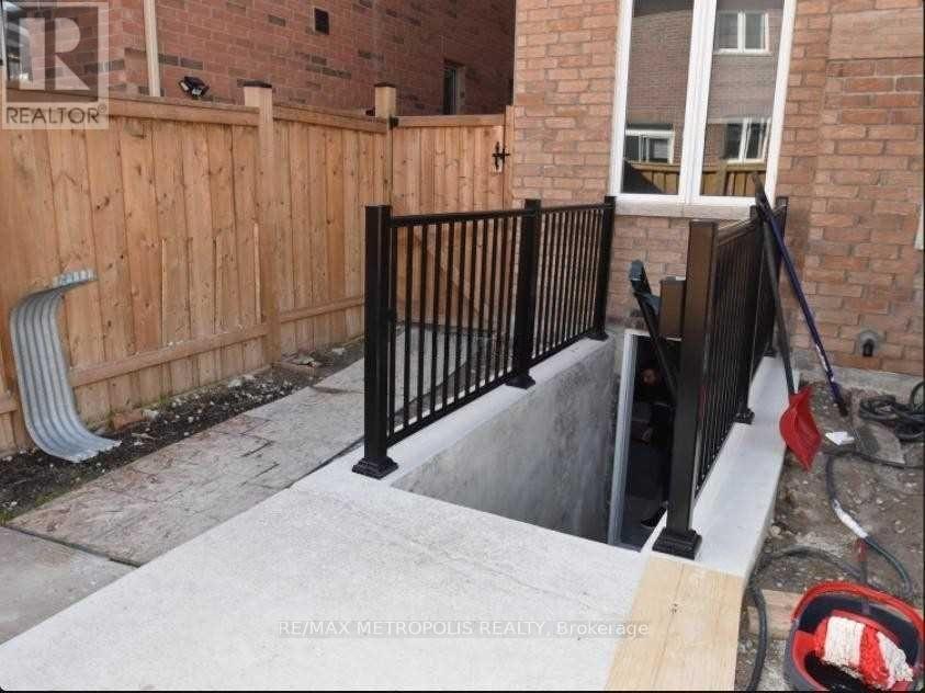 Bsmt - 25 Frampton Road, Brampton, ON - Outdoor With Exterior