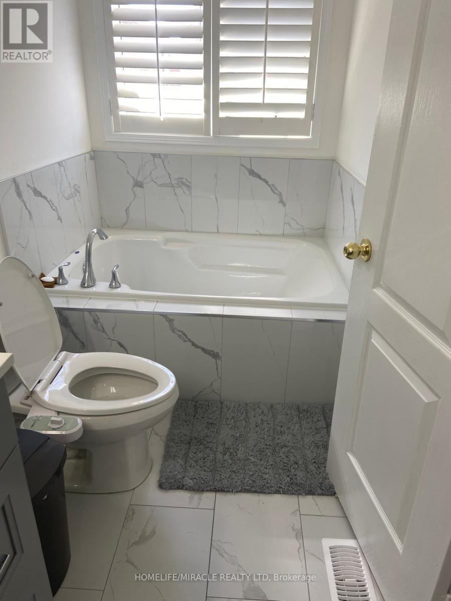 5 Marbleseed Crescent, Brampton, ON - Indoor Photo Showing Bathroom
