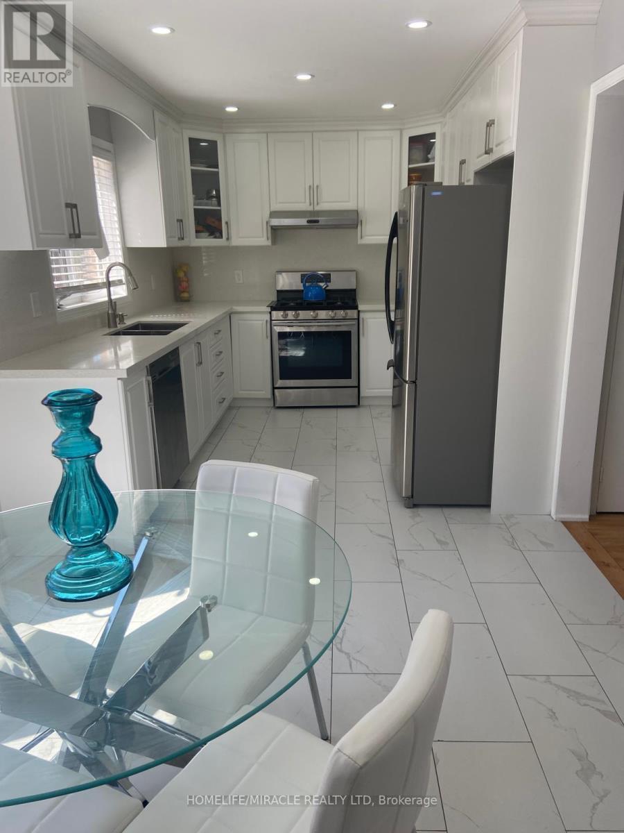 5 Marbleseed Crescent, Brampton, ON - Indoor Photo Showing Kitchen
