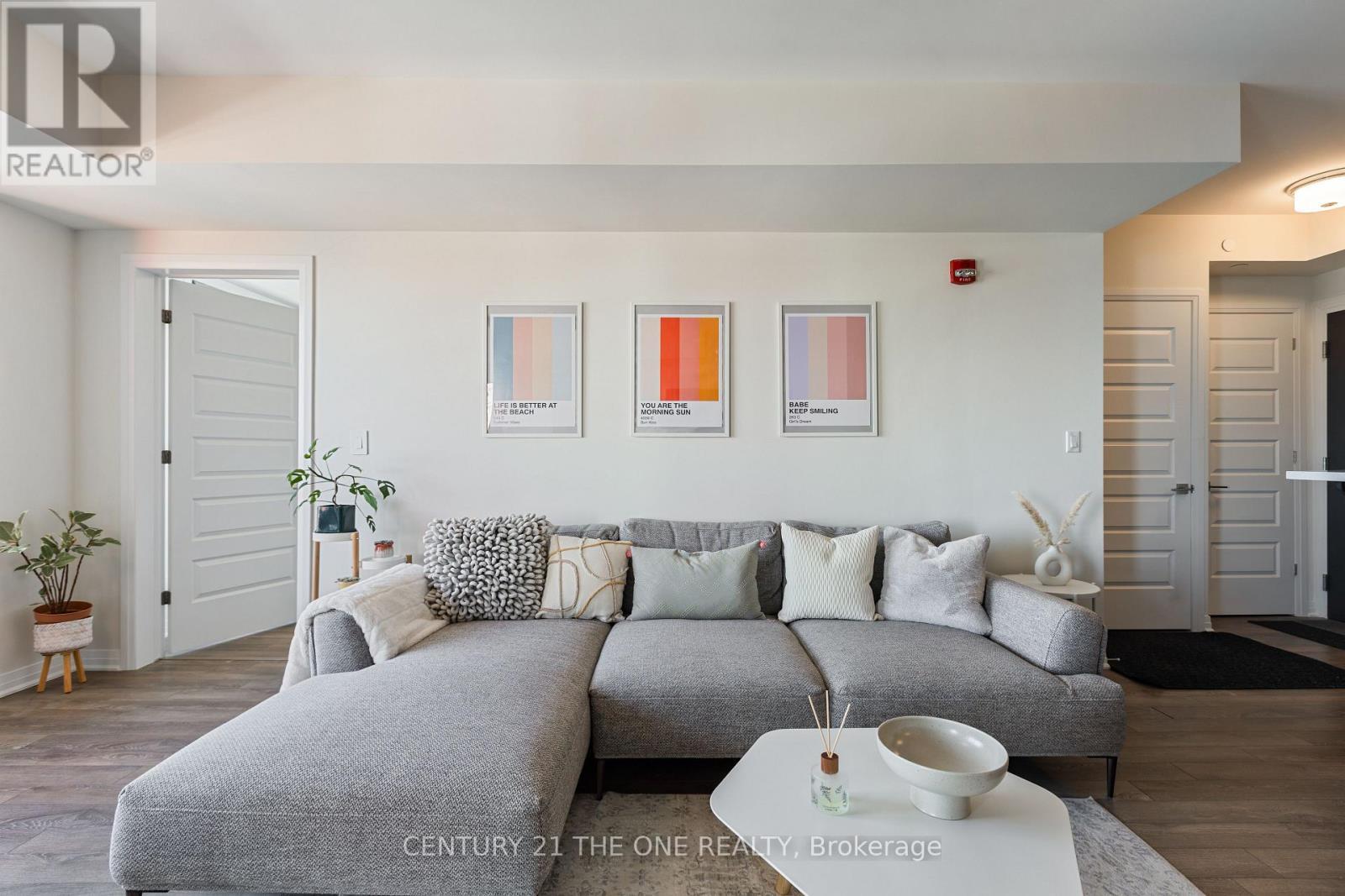 503 - 58 Adam Sellers Street, Markham, ON - Indoor Photo Showing Living Room