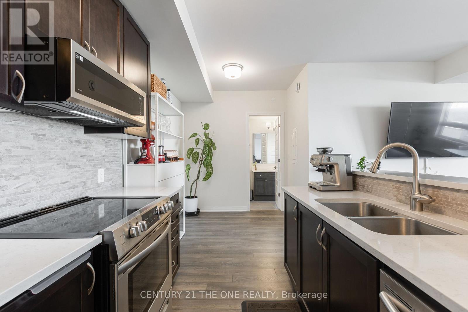 503 - 58 Adam Sellers Street, Markham, ON - Indoor Photo Showing Kitchen With Double Sink