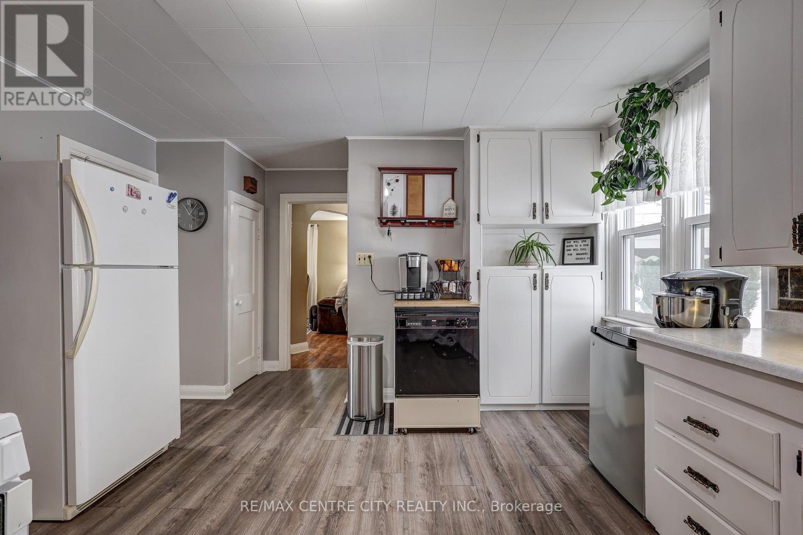 6745 Richmond Road, Malahide (Calton), ON - Indoor Photo Showing Kitchen