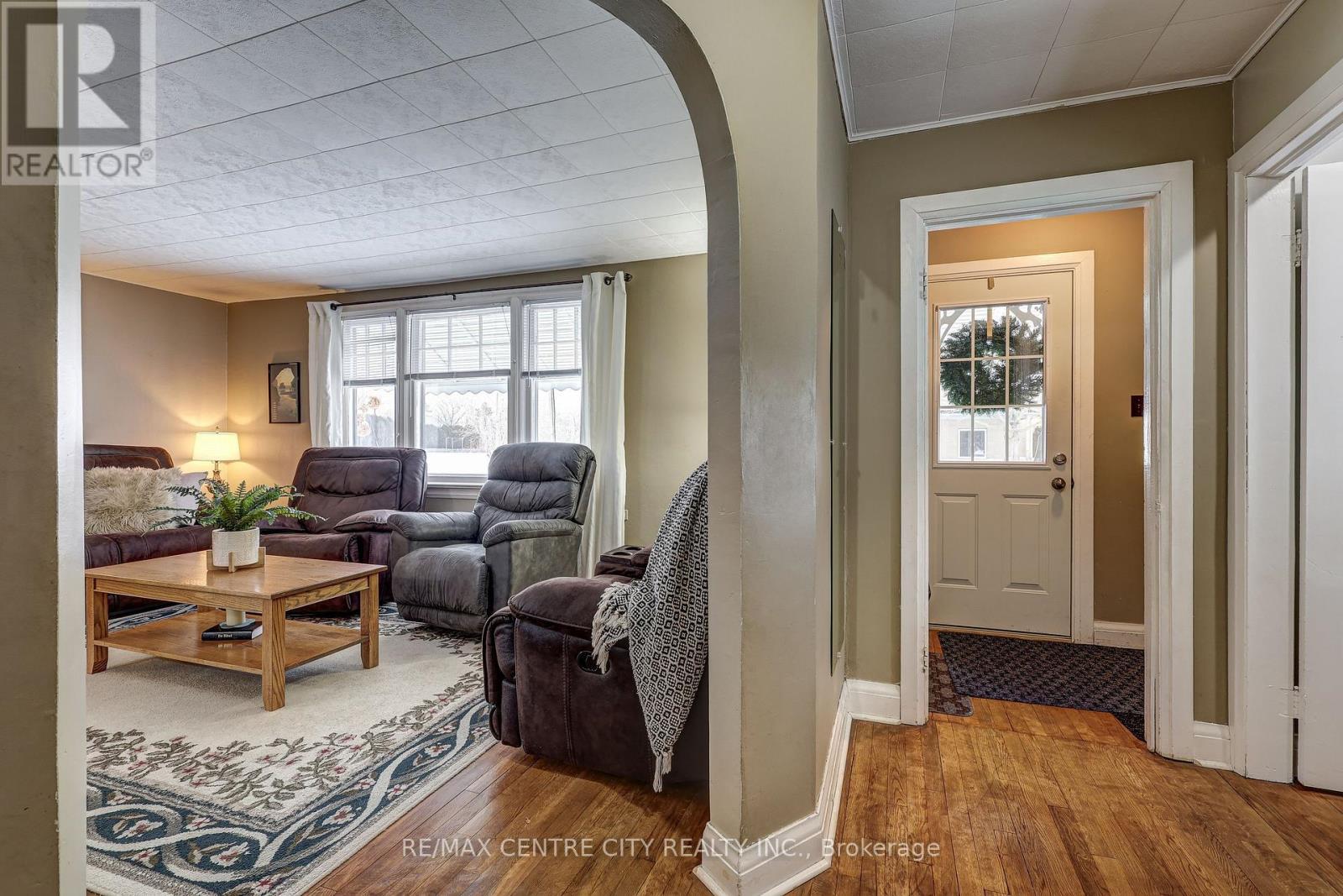 6745 Richmond Road, Malahide (Calton), ON - Indoor