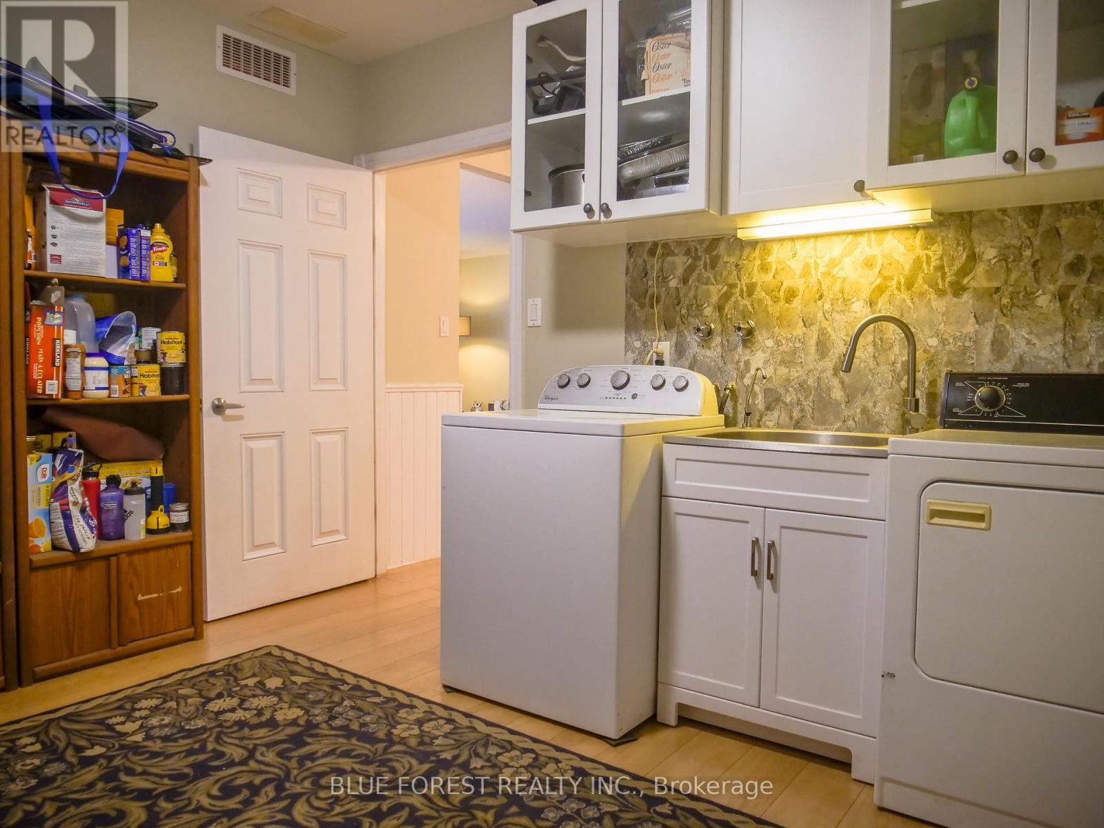 183 Nancy Street, Dutton/Dunwich (Dutton), ON - Indoor Photo Showing Laundry Room