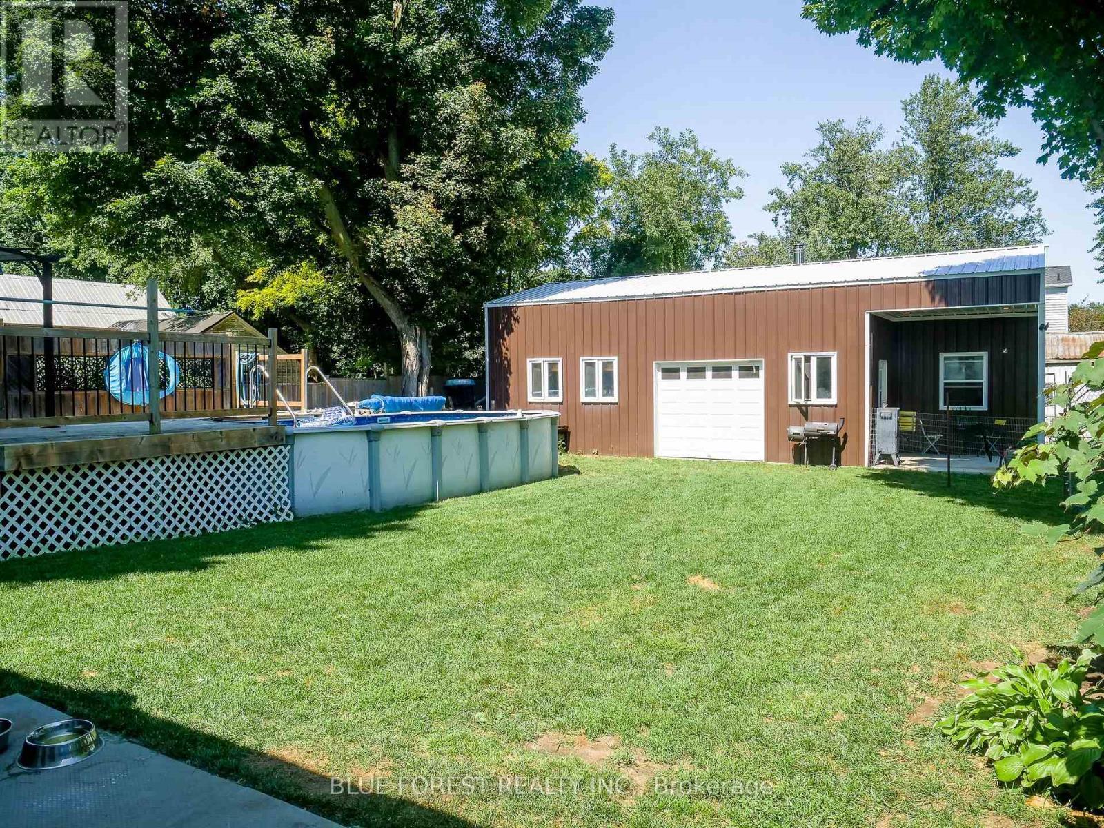 183 Nancy Street, Dutton/Dunwich (Dutton), ON - Outdoor With Above Ground Pool