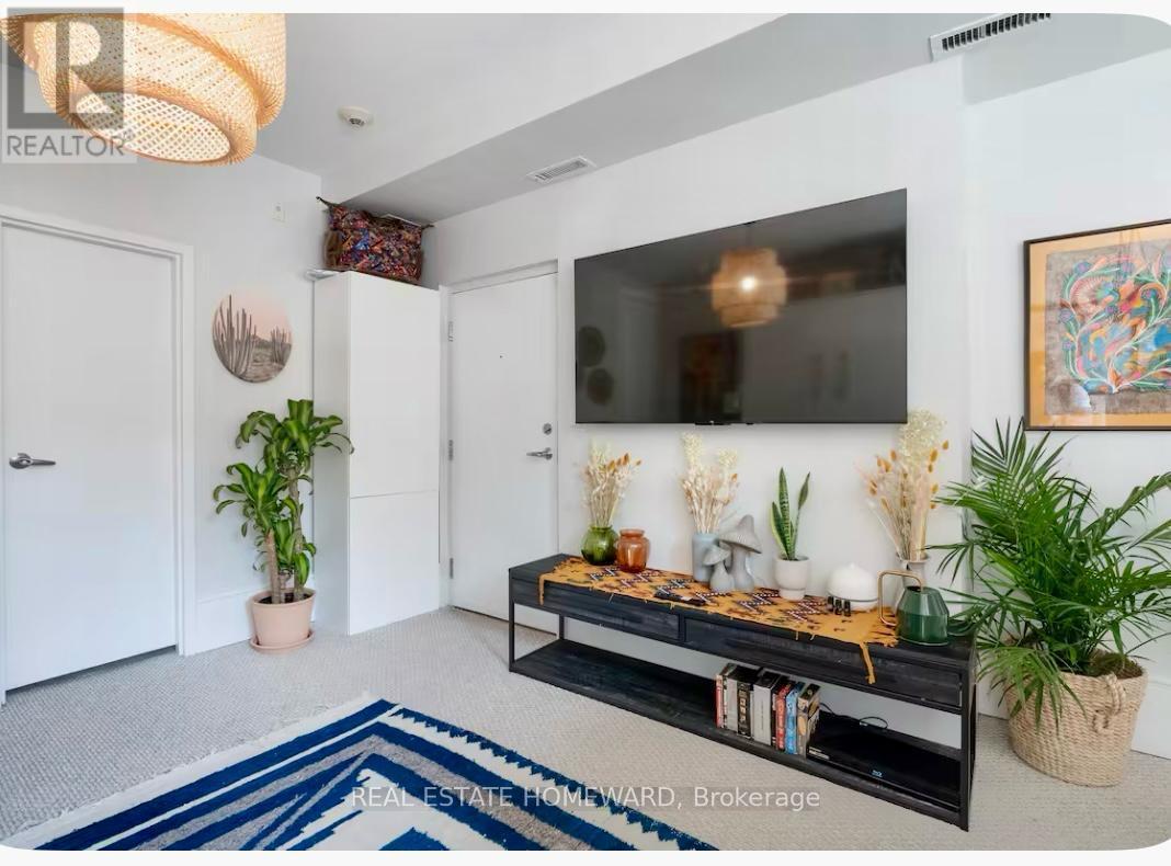 102 (Lower) - 336 Davenport Road, Toronto, ON - Indoor Photo Showing Other Room