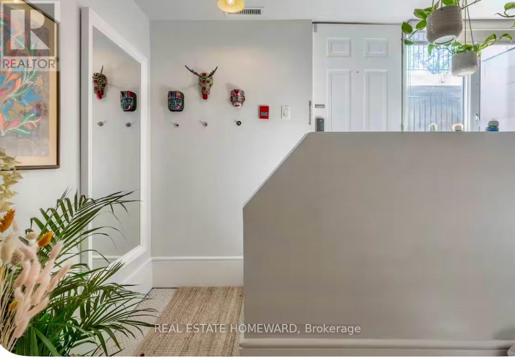 102 (Lower) - 336 Davenport Road, Toronto, ON - Indoor Photo Showing Other Room