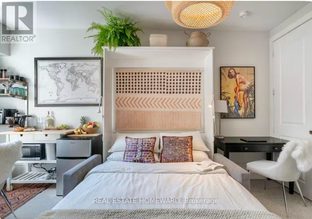 102 (Lower) - 336 Davenport Road, Toronto, ON - Indoor Photo Showing Bedroom