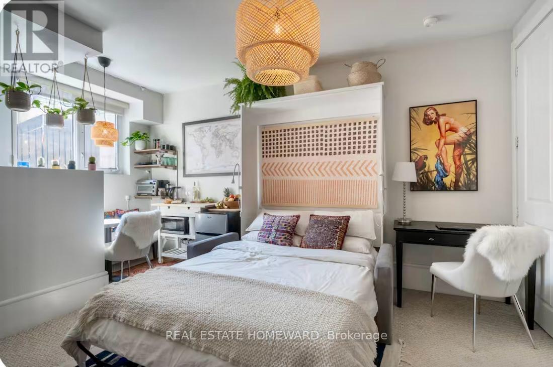 102 (Lower) - 336 Davenport Road, Toronto, ON - Indoor Photo Showing Bedroom