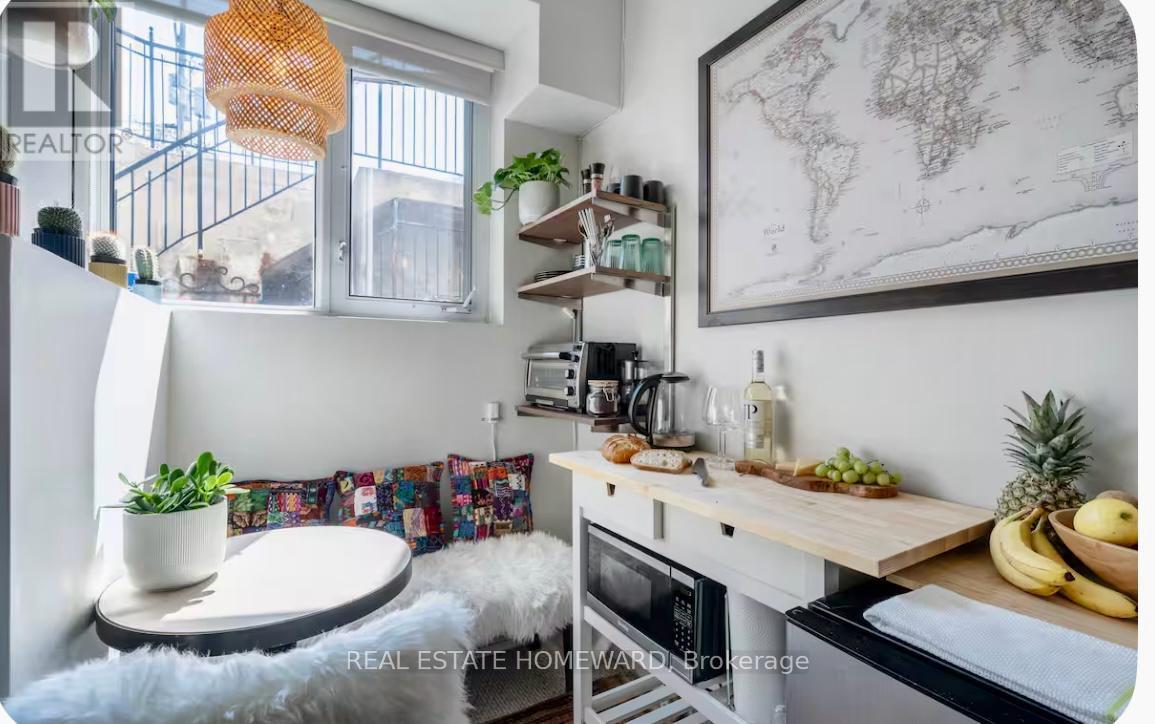 102 (Lower) - 336 Davenport Road, Toronto, ON - Indoor Photo Showing Bathroom