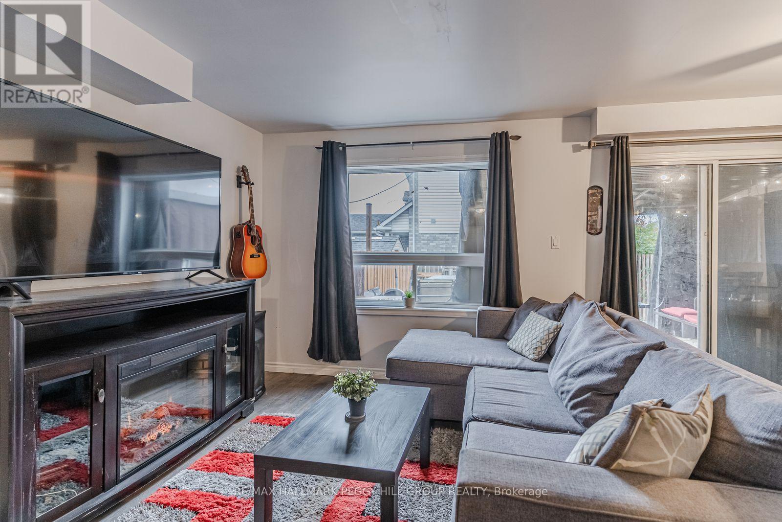 2185 Ferguson Street, Innisfil, ON - Indoor Photo Showing Living Room With Fireplace