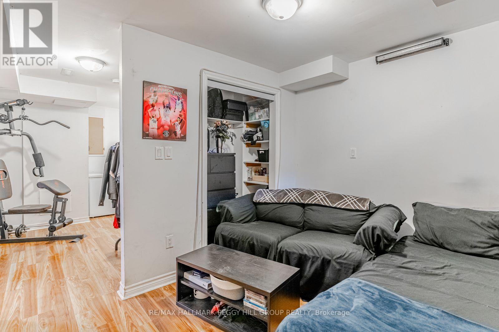 2185 Ferguson Street, Innisfil, ON - Indoor Photo Showing Living Room