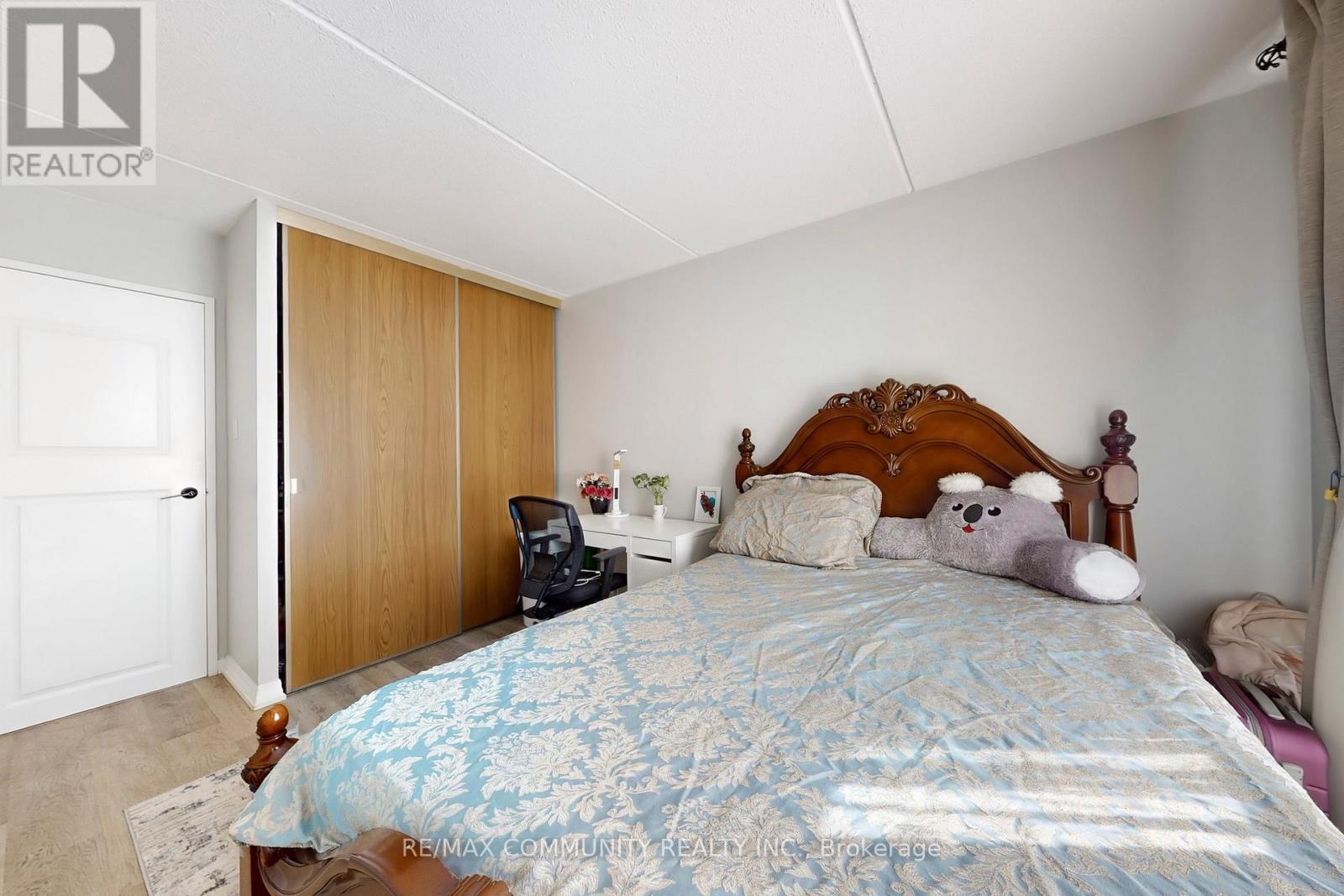 213 - 2 Glamorgan Avenue, Toronto, ON - Indoor Photo Showing Bedroom