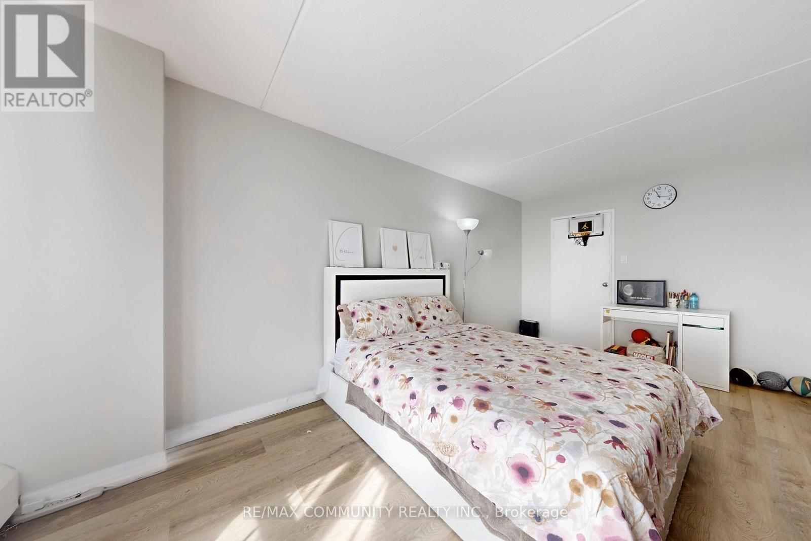 213 - 2 Glamorgan Avenue, Toronto, ON - Indoor Photo Showing Bedroom