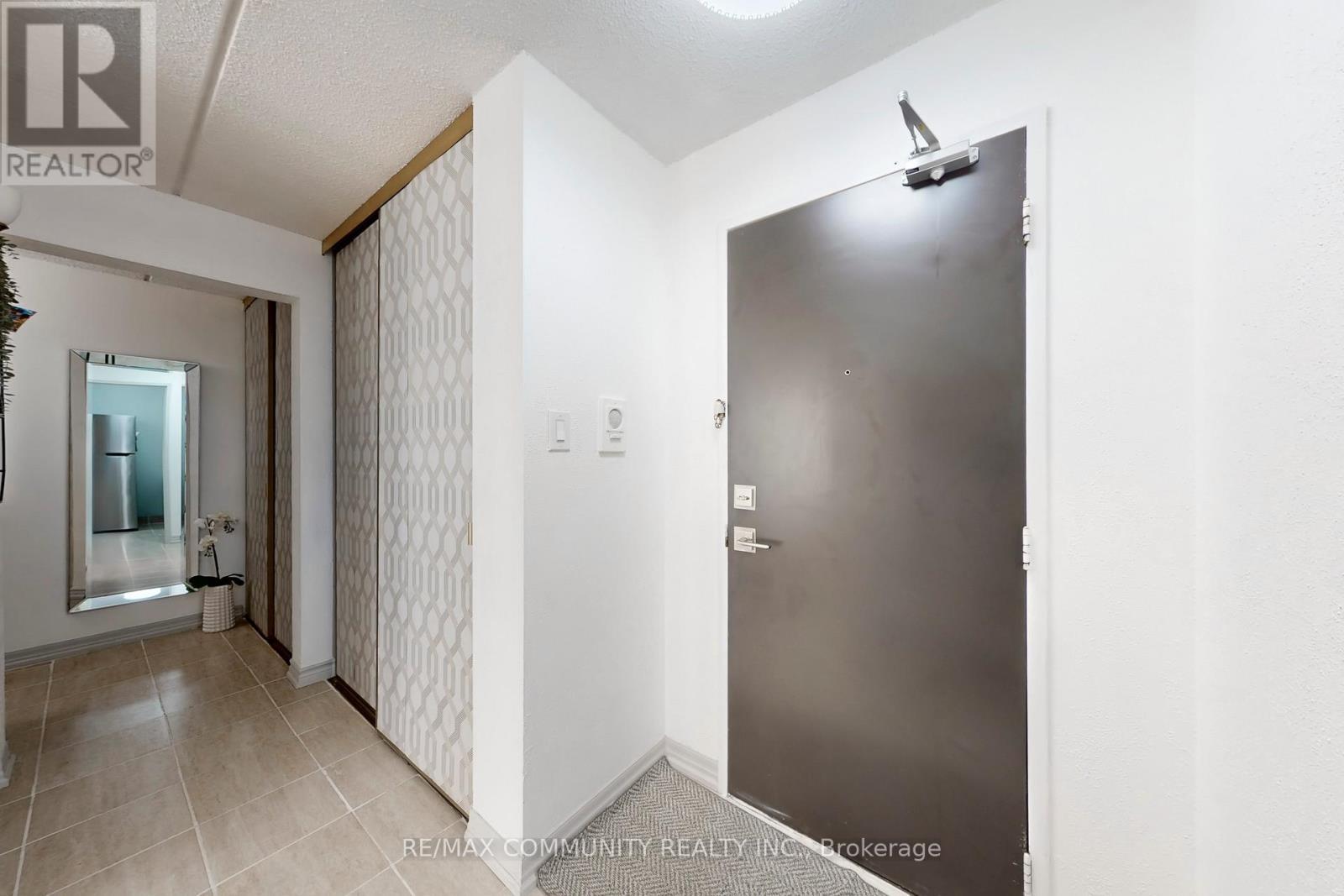 213 - 2 Glamorgan Avenue, Toronto, ON - Indoor Photo Showing Other Room