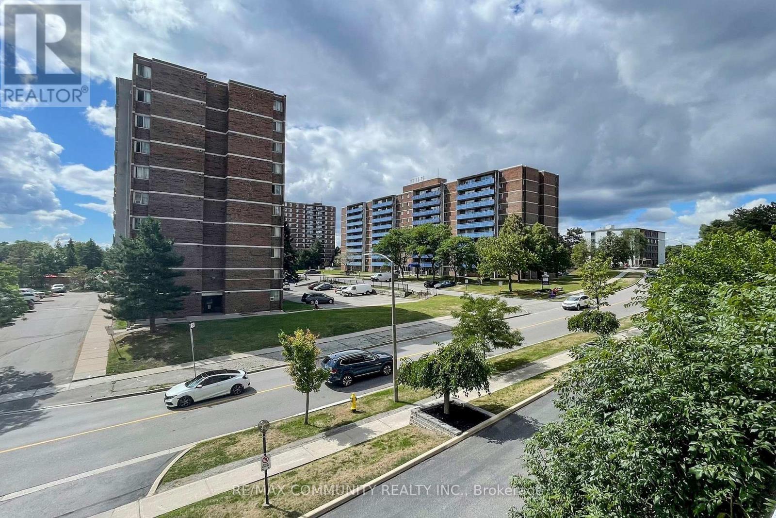 213 - 2 Glamorgan Avenue, Toronto, ON - Outdoor