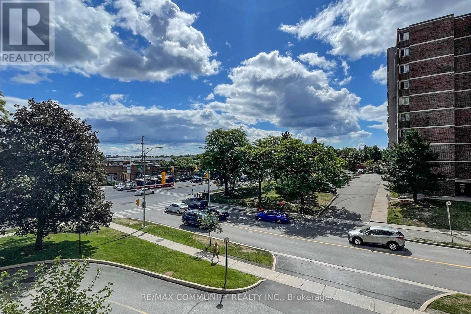 213 - 2 Glamorgan Avenue, Toronto, ON - Outdoor With View