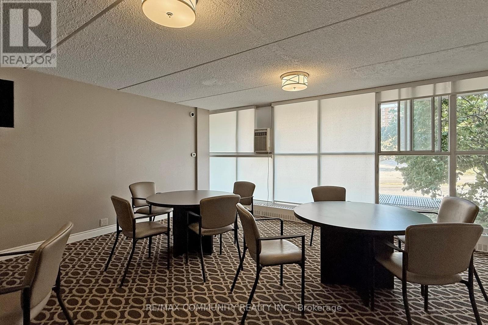 213 - 2 Glamorgan Avenue, Toronto, ON - Indoor Photo Showing Dining Room