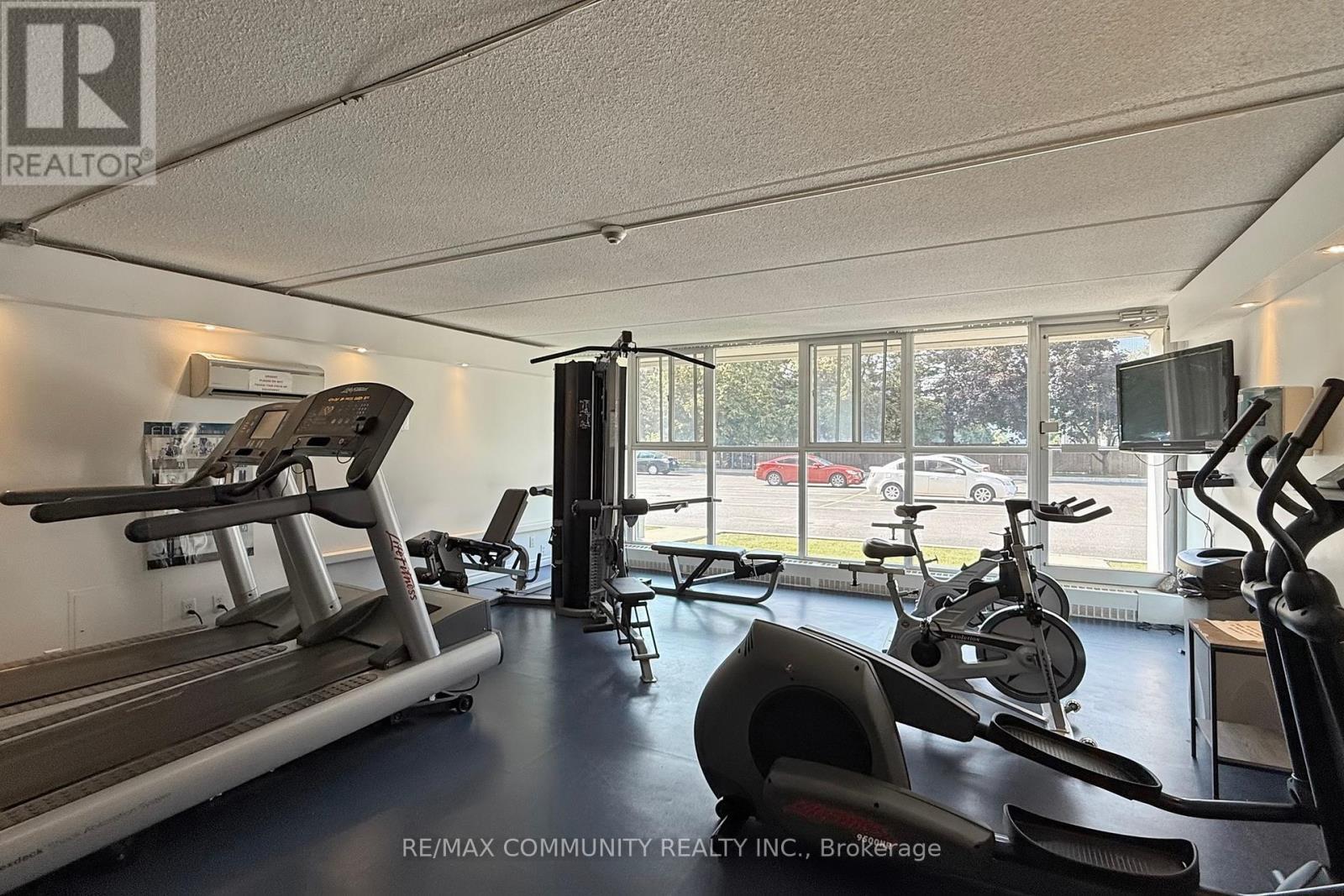 213 - 2 Glamorgan Avenue, Toronto, ON - Indoor Photo Showing Gym Room