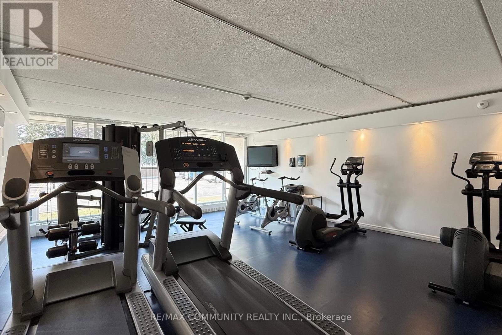 213 - 2 Glamorgan Avenue, Toronto, ON - Indoor Photo Showing Gym Room