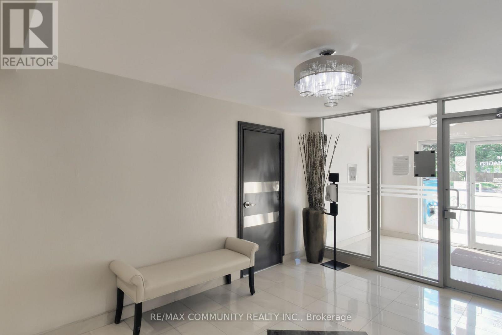 213 - 2 Glamorgan Avenue, Toronto, ON - Indoor Photo Showing Other Room