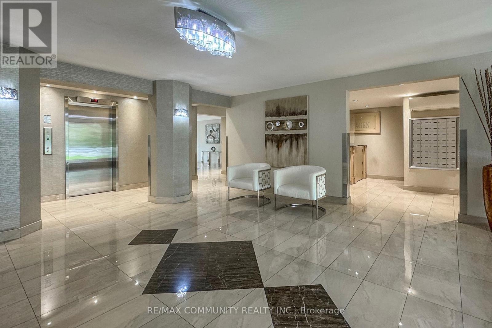 213 - 2 Glamorgan Avenue, Toronto, ON - Indoor Photo Showing Other Room