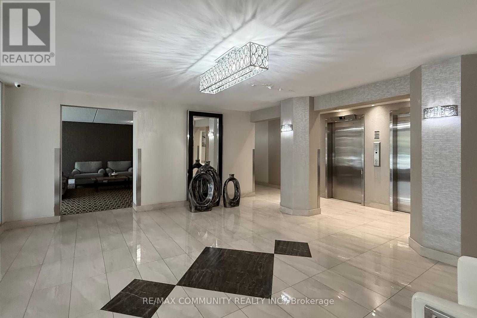 213 - 2 Glamorgan Avenue, Toronto, ON - Indoor Photo Showing Other Room