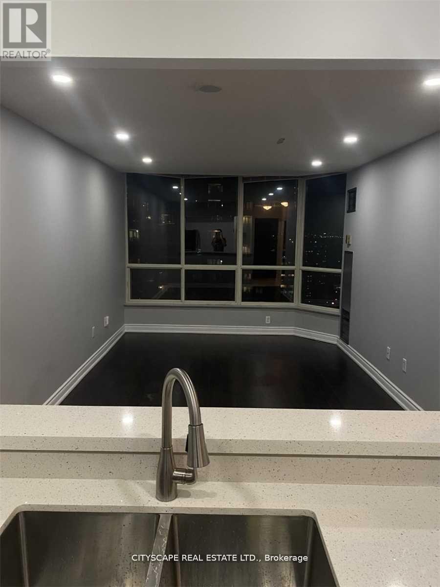 Ph 06 - 55 Elm Drive W, Mississauga, ON - Indoor Photo Showing Kitchen