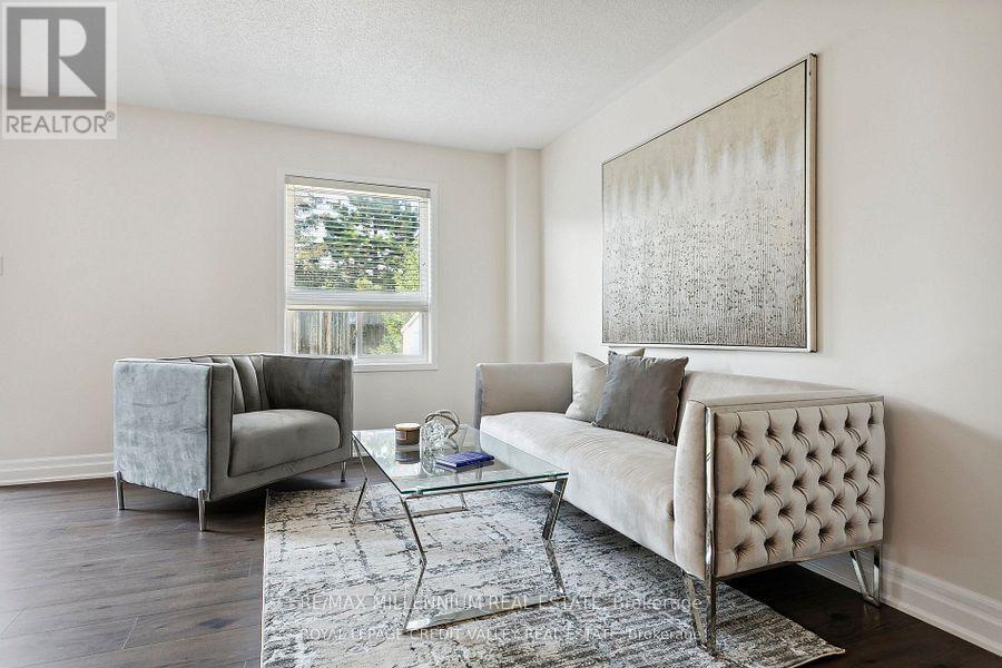 95 Woodhaven Drive, Brampton, ON - Indoor Photo Showing Living Room