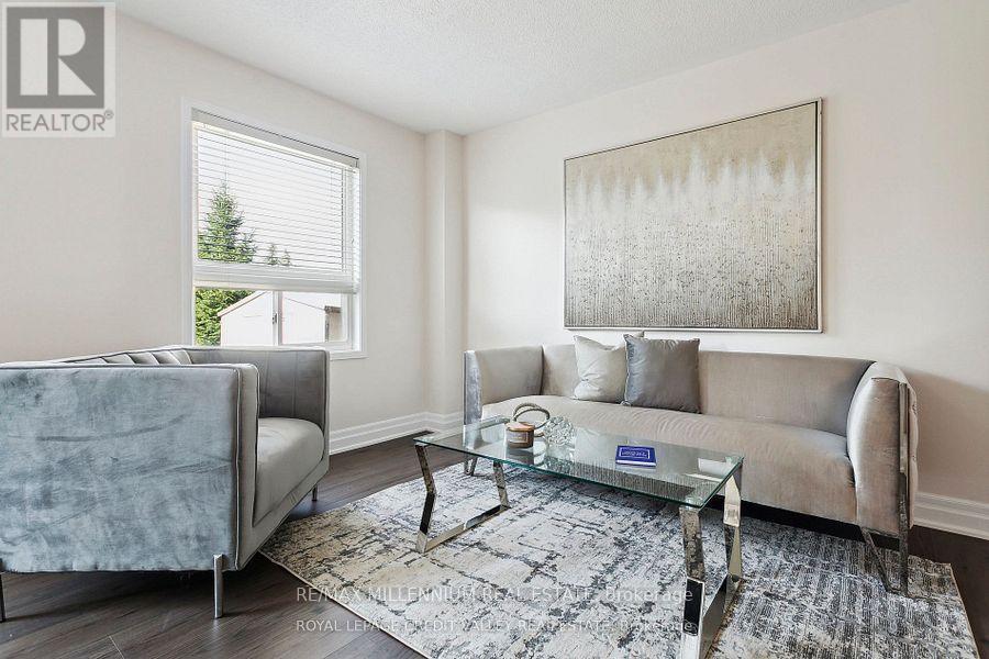 95 Woodhaven Drive, Brampton, ON - Indoor Photo Showing Living Room