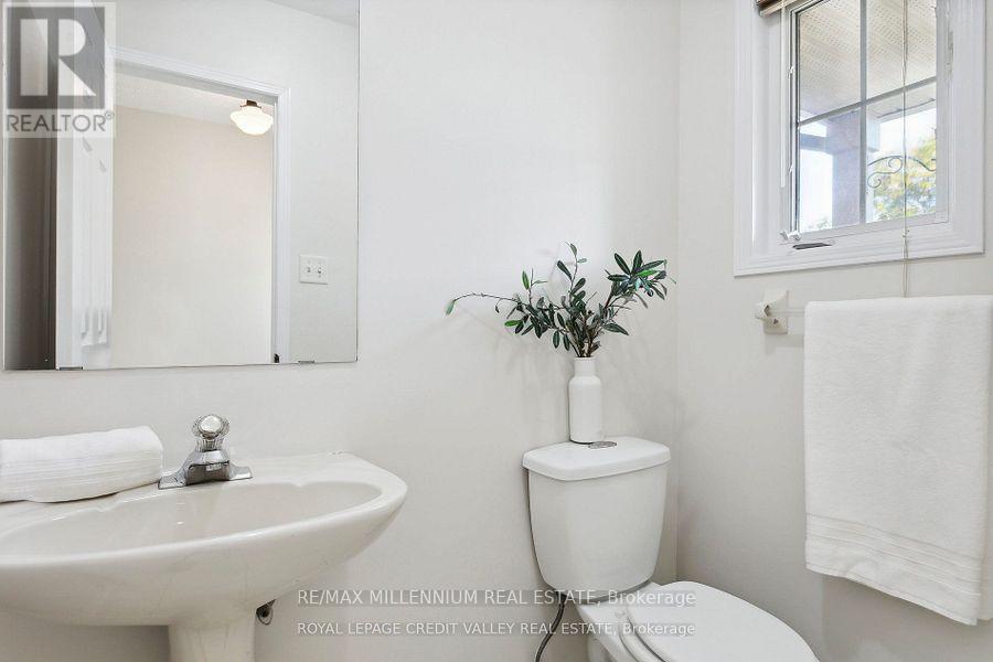 95 Woodhaven Drive, Brampton, ON - Indoor Photo Showing Bathroom