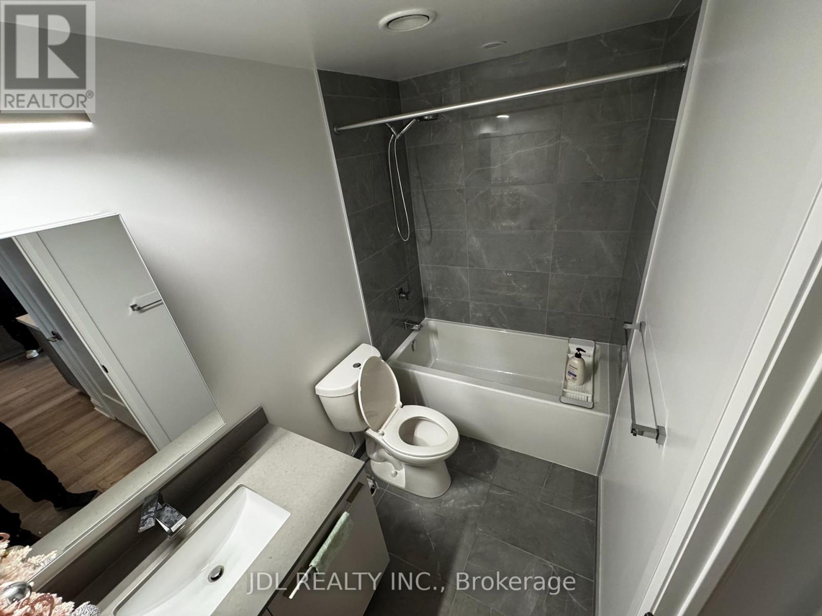 8 Water Walk Drive, Markham, ON - Indoor Photo Showing Bathroom