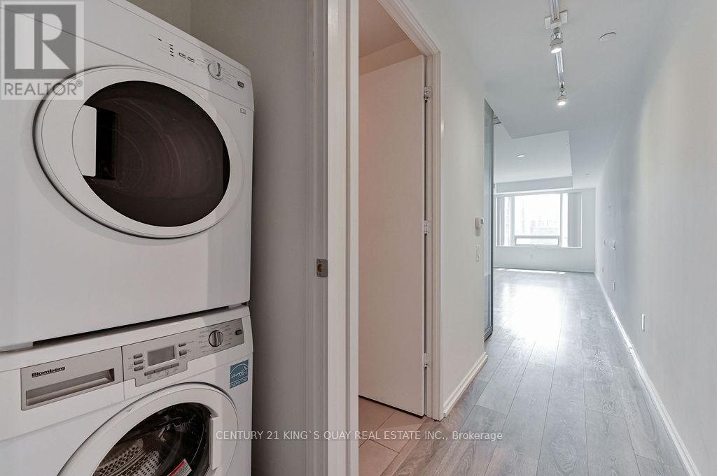 512 - 45 Charles Street E, Toronto, ON - Indoor Photo Showing Laundry Room